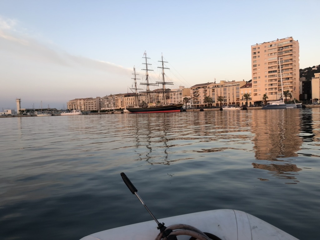 Spearfishing at sunrise, Sète