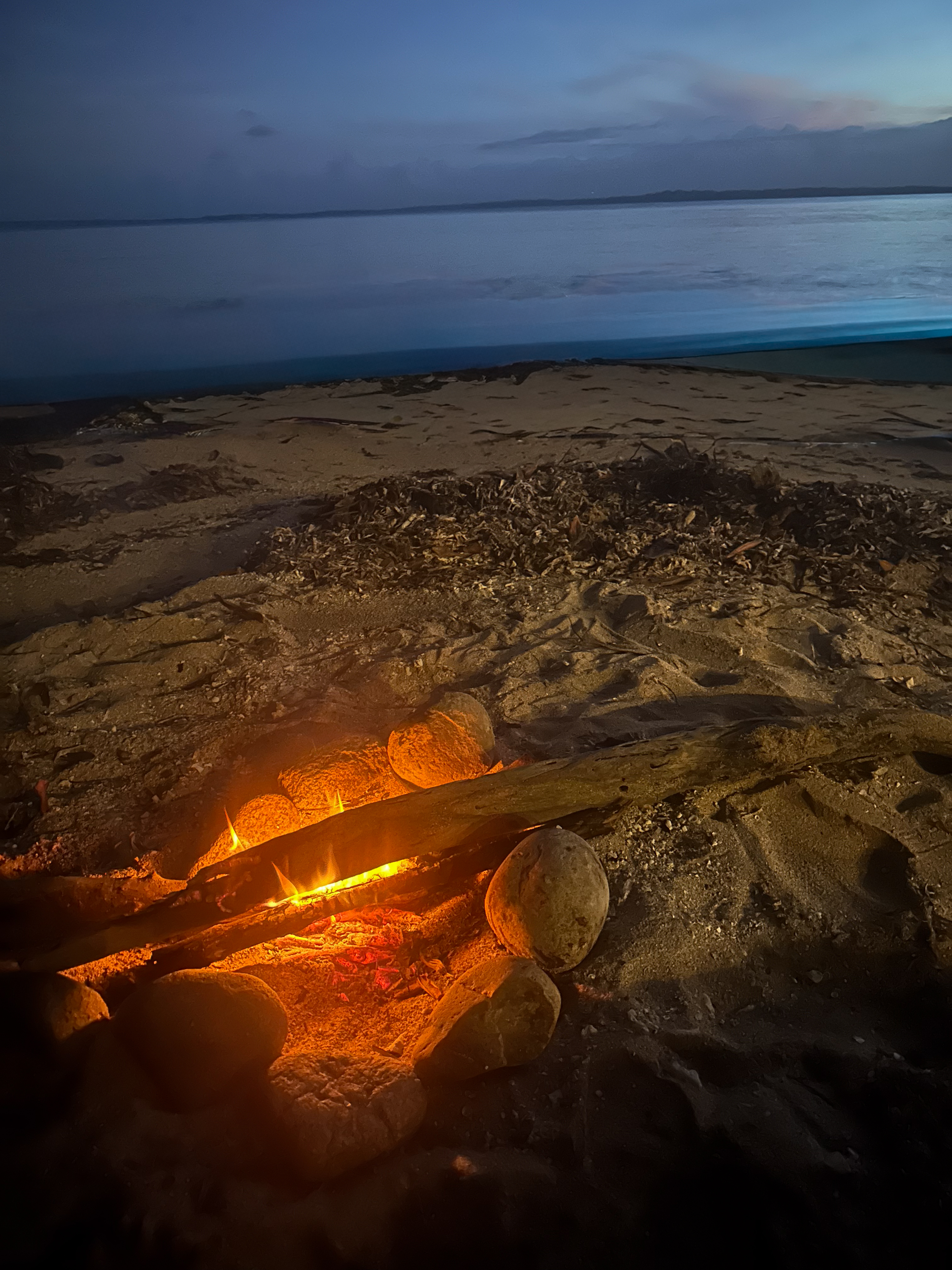 Bivouac sur plage au Panama, île isolée